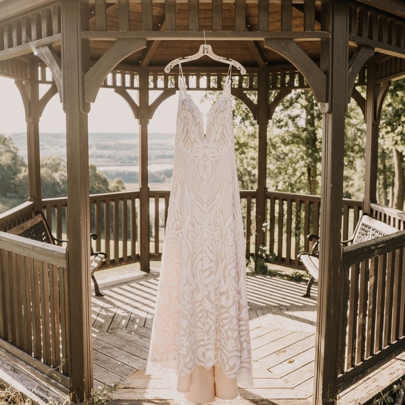 Hayley Paige Designer Wedding Gown. Style is the Delta - Picture 7 of 7